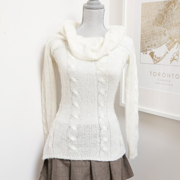 Offwhite Cable Knit Off the Shoulder Sweater 🍦 SUZY SHIER - Picture 2 of 8